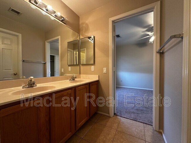 Building Photo - 971 S Meadows Dr