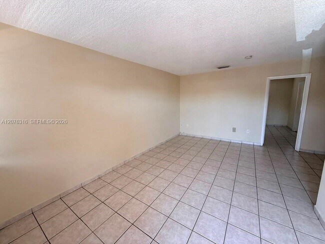 Building Photo - 1154 W 35th St