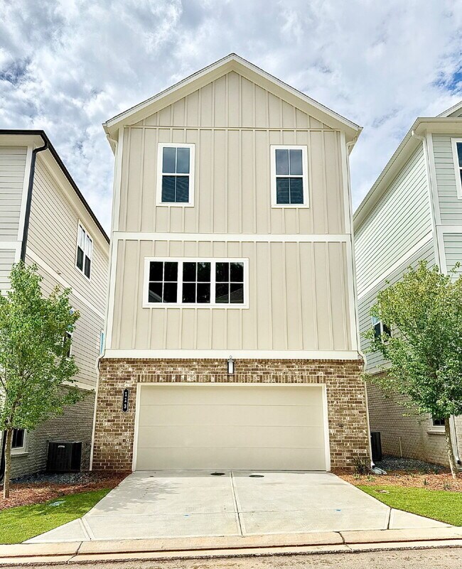 Building Photo - Your Alpharetta Retreat Awaits – Elegant T...