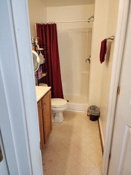 Master Bathroom - 4205 Riding Place Rd