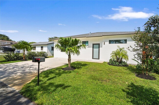 Building Photo - 808 NW 5th Terrace