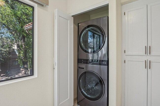 Building Photo - 15050 N Thompson Peak Pkwy