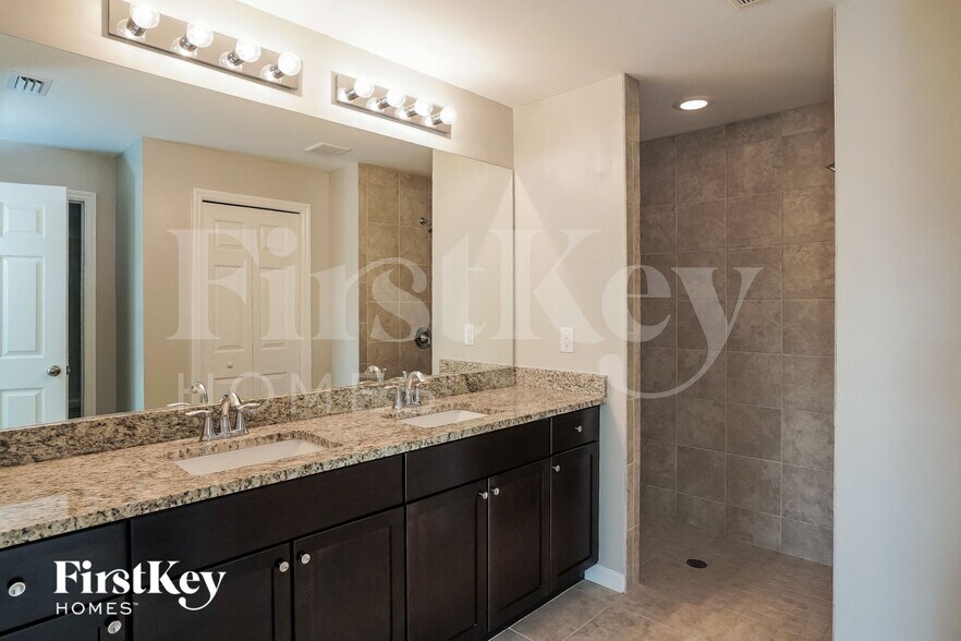 Building Photo - 2127 NW 41st Pl