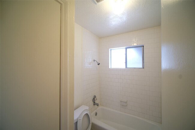 Building Photo - 12327 Shannon Hills Dr