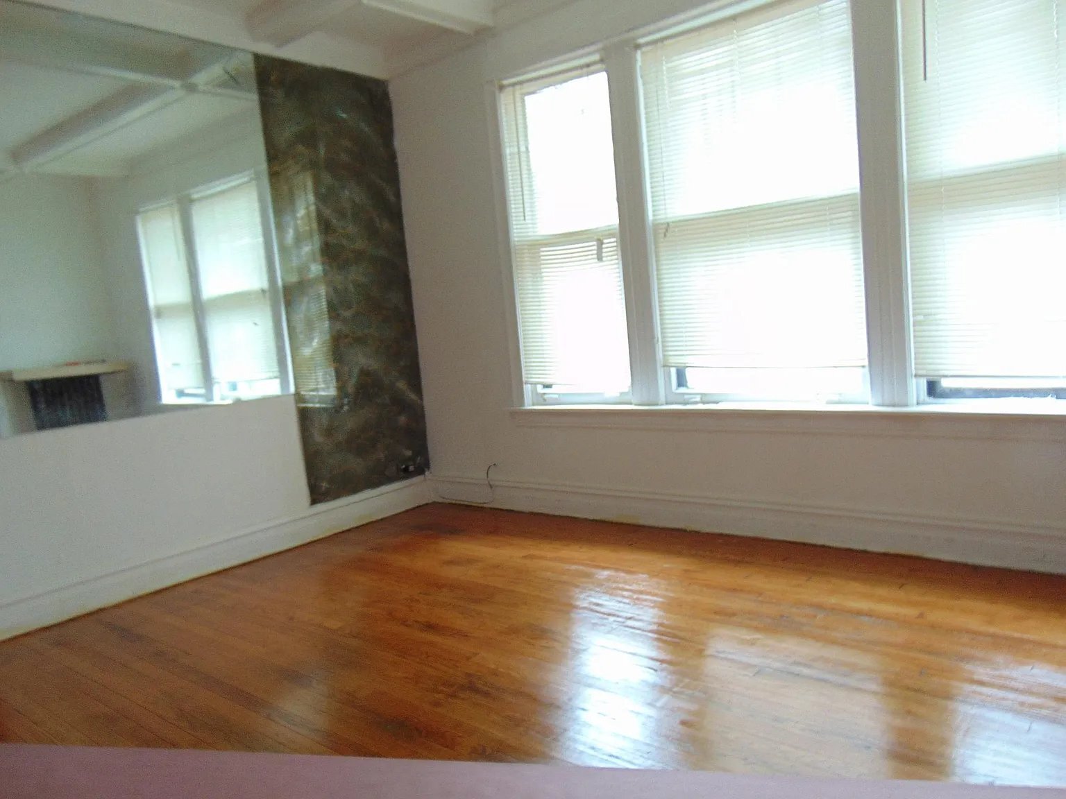 Building Photo - 7637 S Eberhart Ave