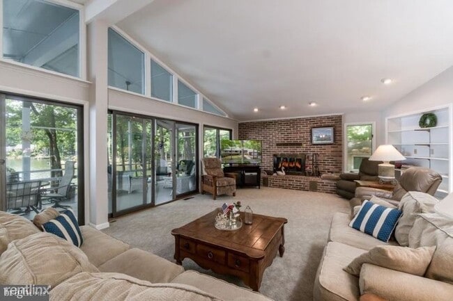 Building Photo - 5 br, 4.5 bath House - 110 Castle Hill Ct