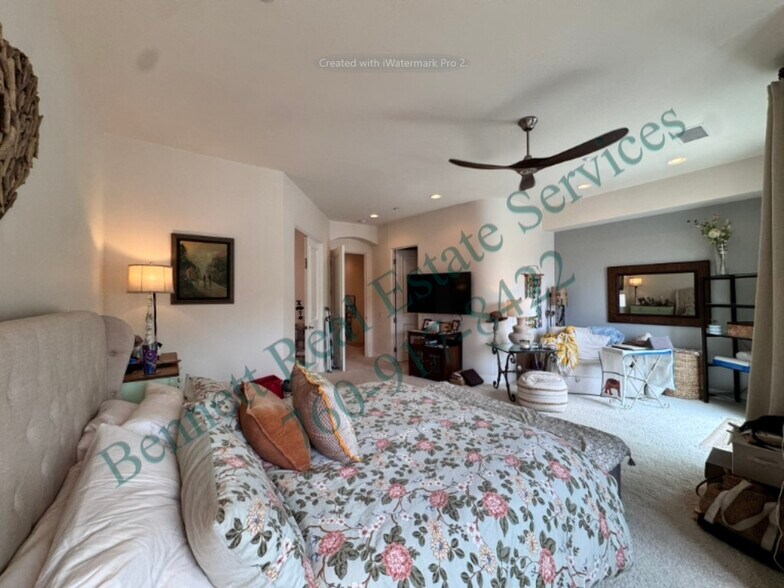 Building Photo - 4527 Cove Dr