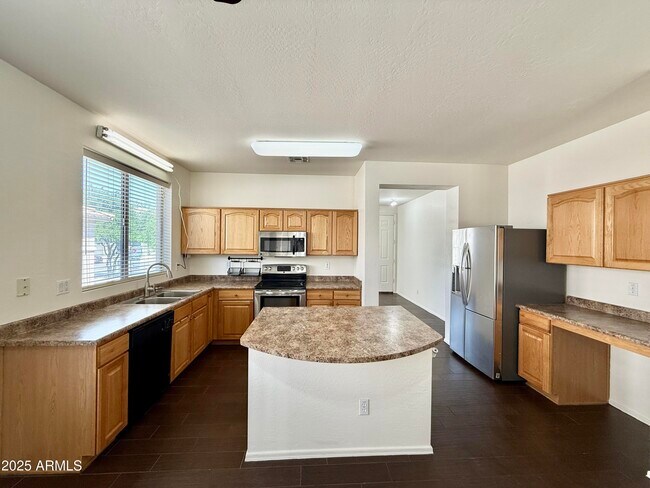 Building Photo - 3229 W Pleasant Ln