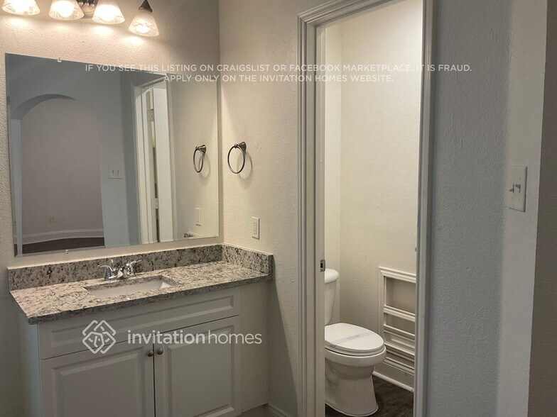 Building Photo - 921 Mockingbird Dr