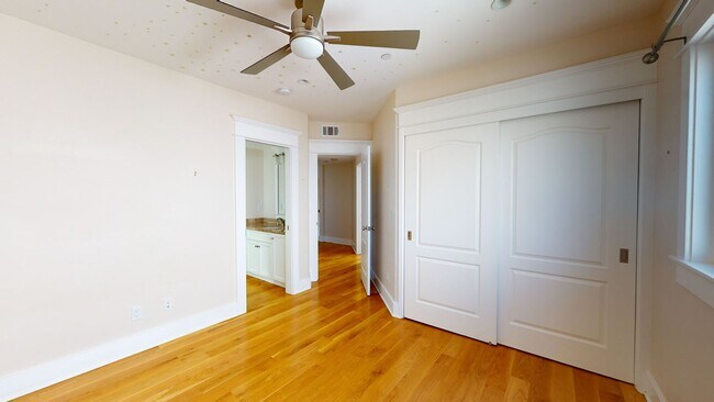 Building Photo - Updated and Spacious Coronado Townhome Ava...