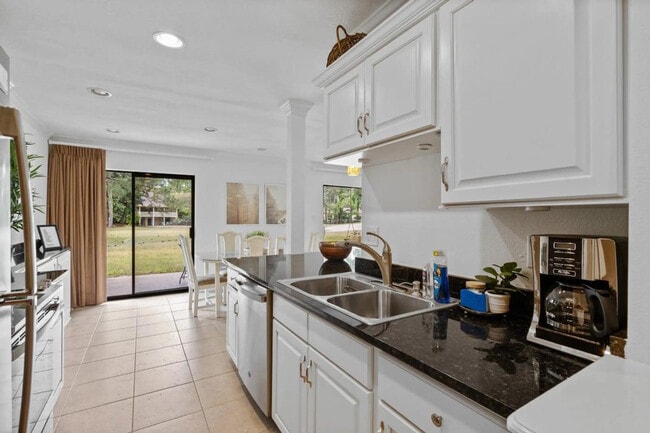 Building Photo - 125 Sunset Bay