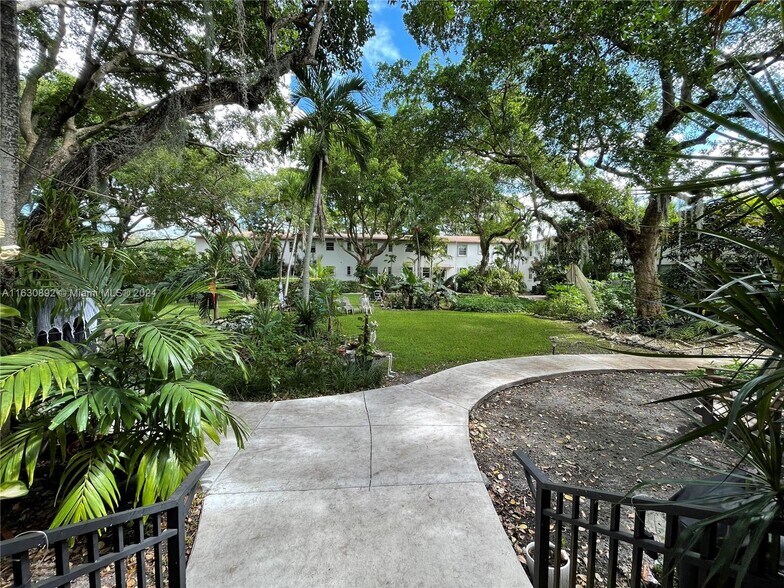 Primary Photo - 5565 SW 80th St