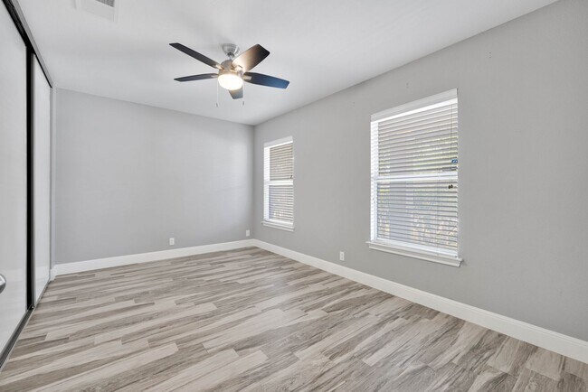 Building Photo - Immaculate Single-Story Home with Modern U...