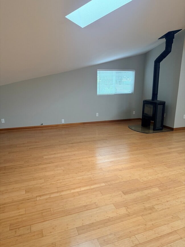 Building Photo - Spacious Home with Office, Studio, Workshop - Endless Possibilities!