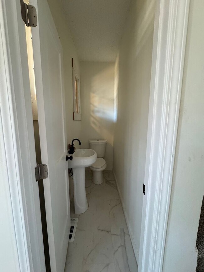 Building Photo - 3 Bedroom. Fully remodeled,  Close to I-77 and downtown Statesville.