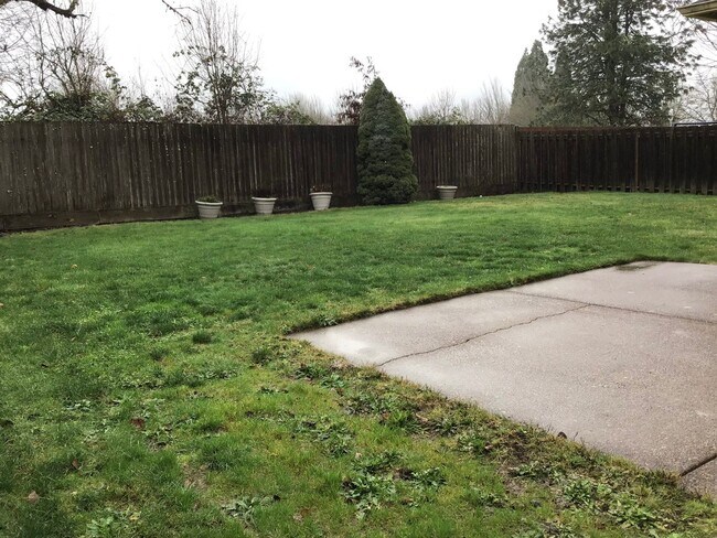 Building Photo - 3012 NE Glacier Way
