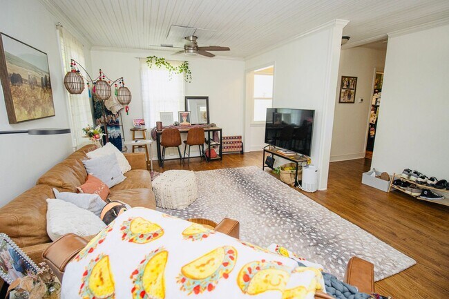 Building Photo - Adorable 3BR Rosewood Rental with Dreamy Porch & Fenced Yard!