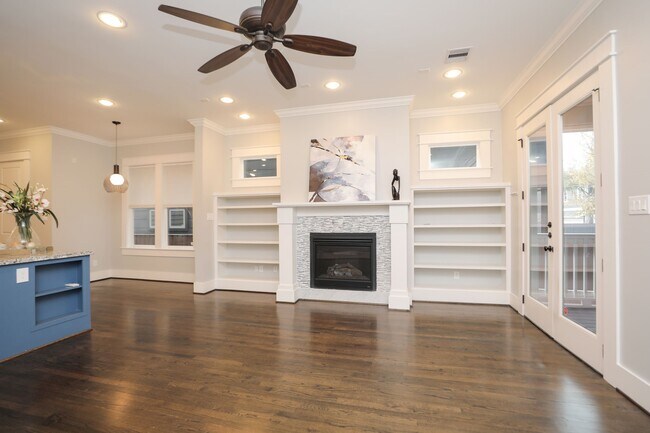 Building Photo - 907 E 25th St