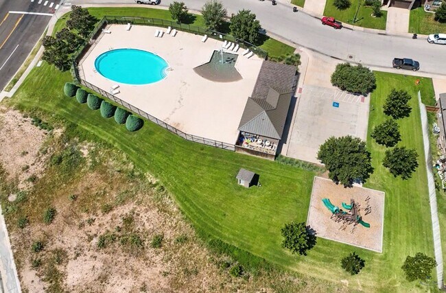 Building Photo - 6910 Kate Reed Dr
