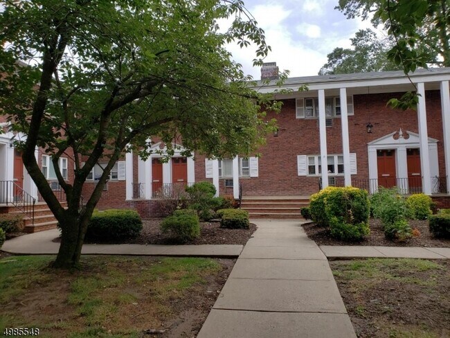 Building Photo - 640 Franklin Ave