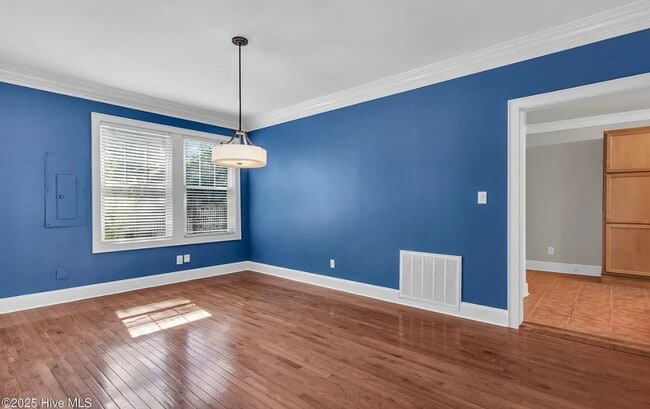 Building Photo - 3 Bed 3 Bath Historic Home