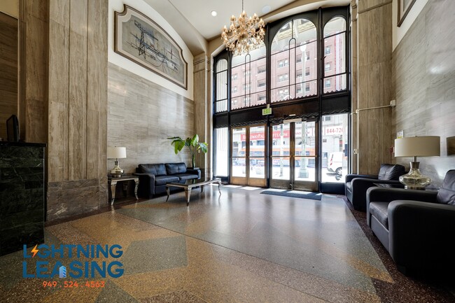 Building Photo - 939 S Broadway-1008
