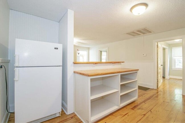 Building Photo - 2877 Old Clarksville