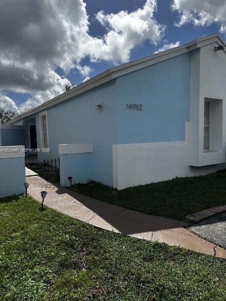 Building Photo - 14952 SW 75th Terrace