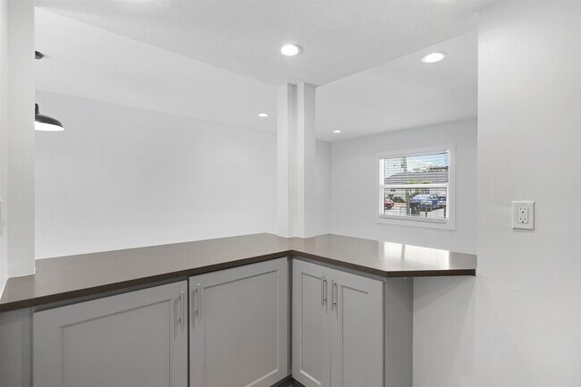 Building Photo - 112 E St