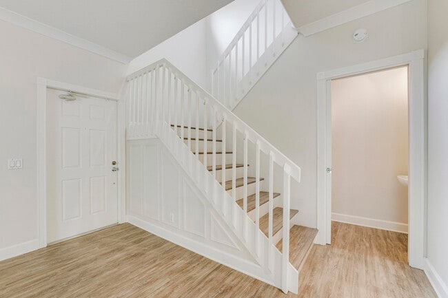 Building Photo - 2052 Tarpon Lake Way