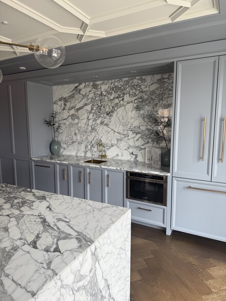 Catering kitchen in lounge 2 - 100 Claremont Ave