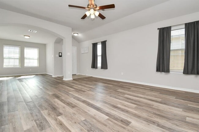 Building Photo - 7230 Victorville Dr