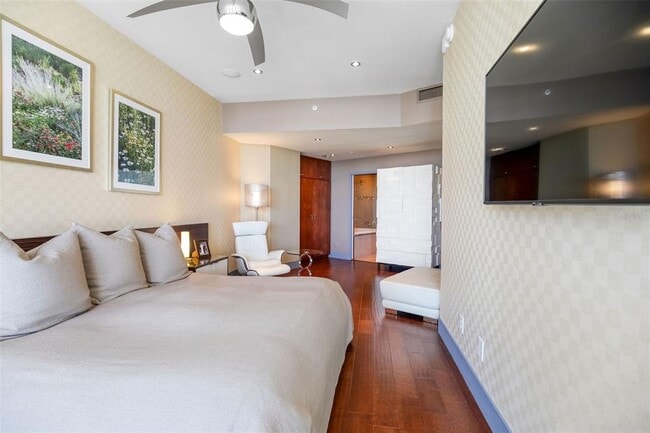 Building Photo - 175 1st St S