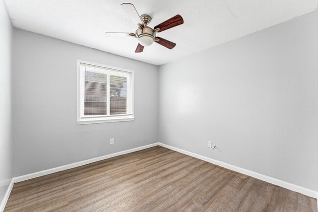 Building Photo - 2808 Pinewood Dr