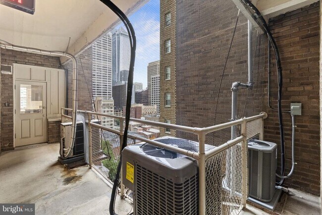 Building Photo - 1901 Walnut St