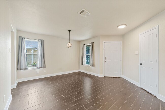 Building Photo - 3 Bedroom/2 Bedroom Highland Farms Subdivi...