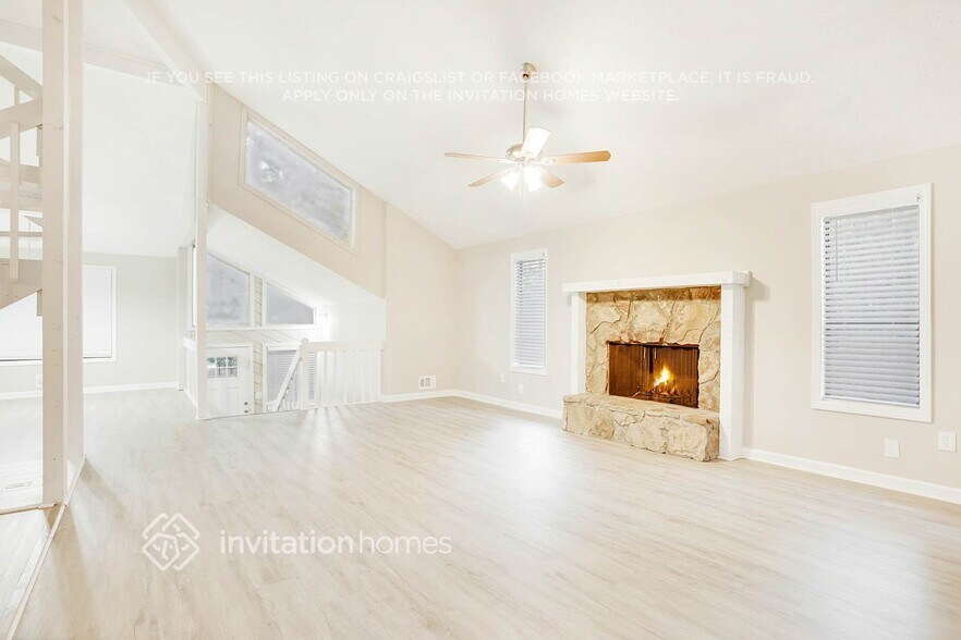 Building Photo - 2230 Rolland St