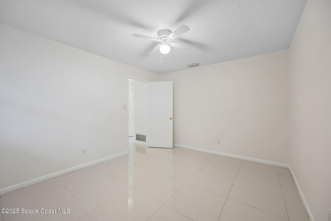 Building Photo - 382 Chester Dr
