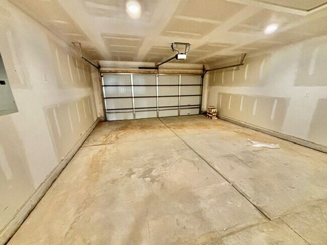 Building Photo - 3 bed 2 bath New Construction Home Available Now