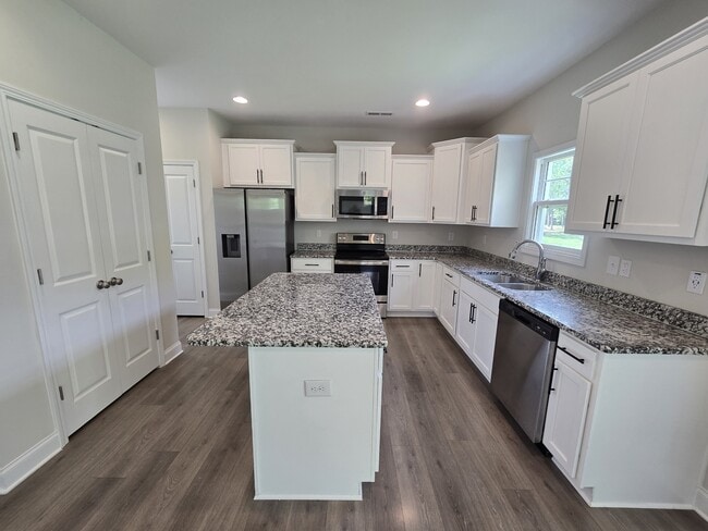 Building Photo - 463 Jackson Pond Dr