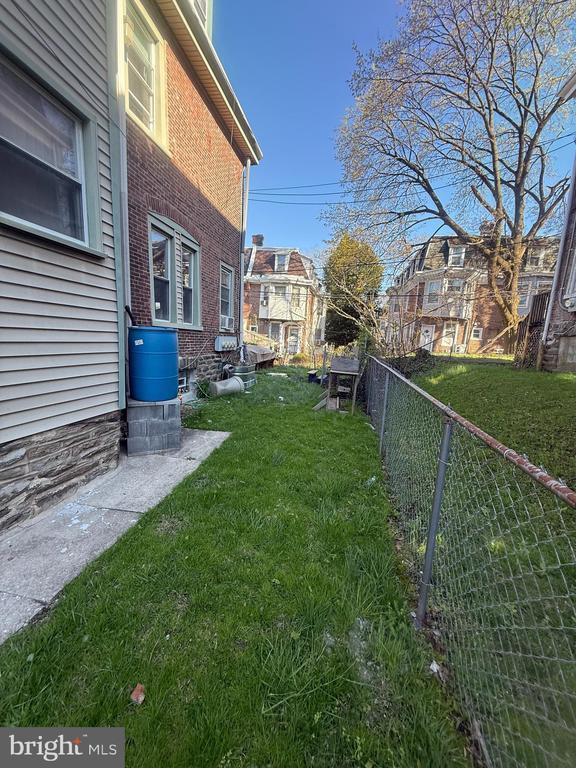 Building Photo - 540 E Johnson St