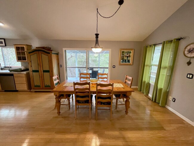Building Photo - Charming Alta Sierra Home