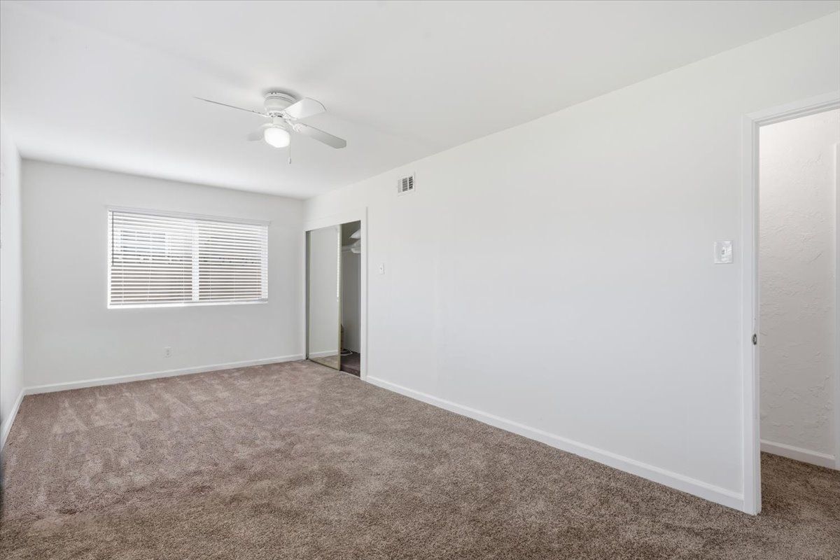 Building Photo - 858 Ashfield Ave