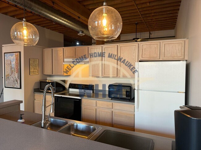 Building Photo - 141 N Water St