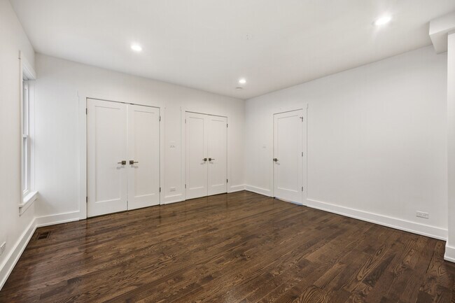 Building Photo - 2107 N Clark St