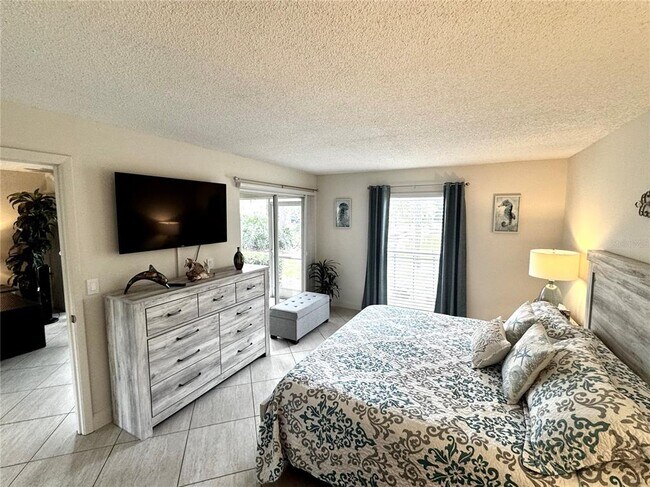 Building Photo - 4377 Longmeadow