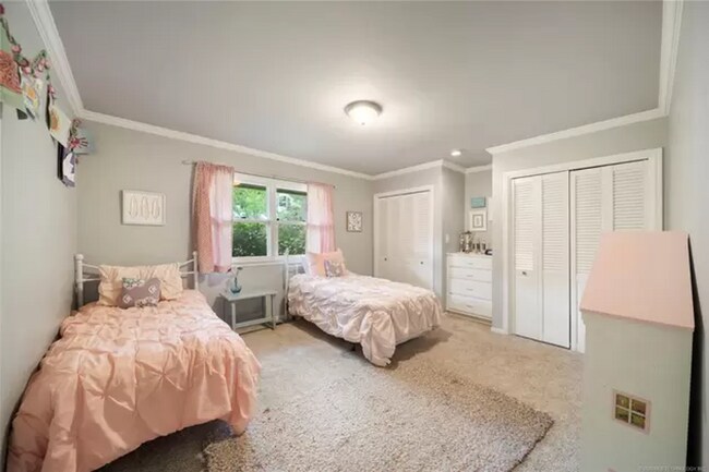 Building Photo - Incredible Ranch Style Home in Midtown!
