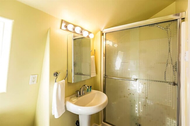 Building Photo - 32 Michaels Rd