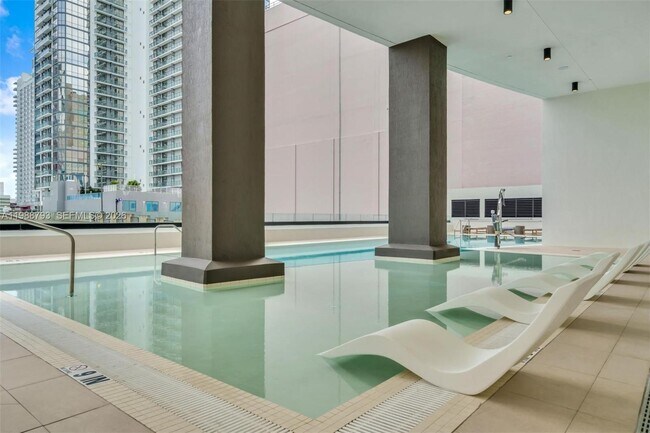 Building Photo - 225 N Miami Ave