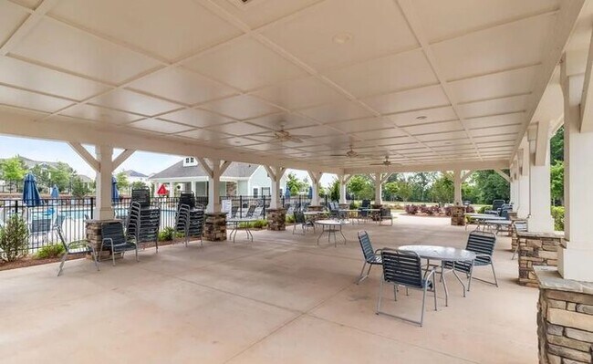 Building Photo - 3BR/2.5BA w/ Quartz Kitchen + Garage in North Charlotte